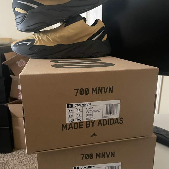 Yeezy 700 honey flux dead stock size 11.5 & 12.5 - Picture 3 of 6